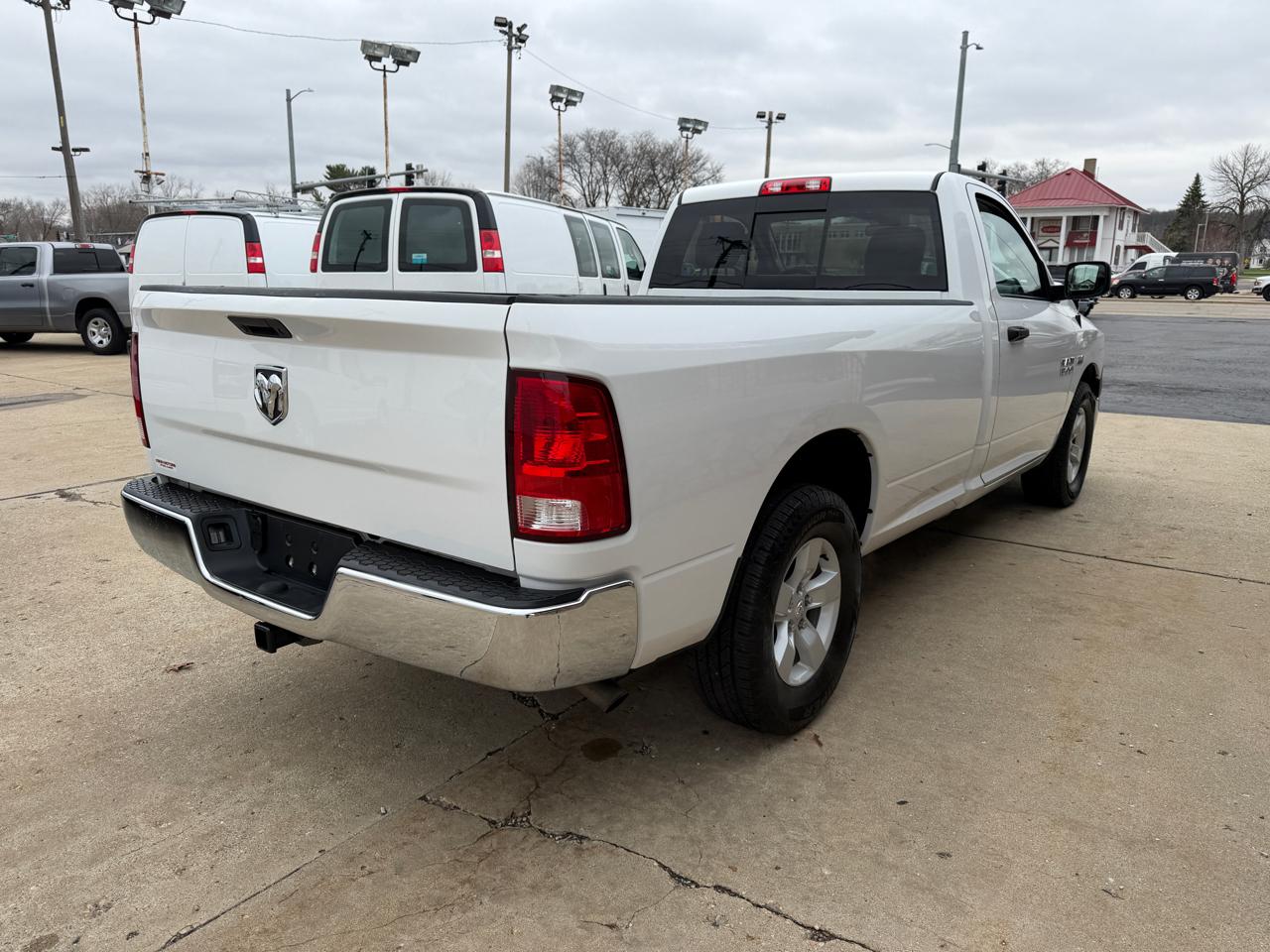 RAM 1500 2WD Reg Cab 140.5" Tradesman 2018