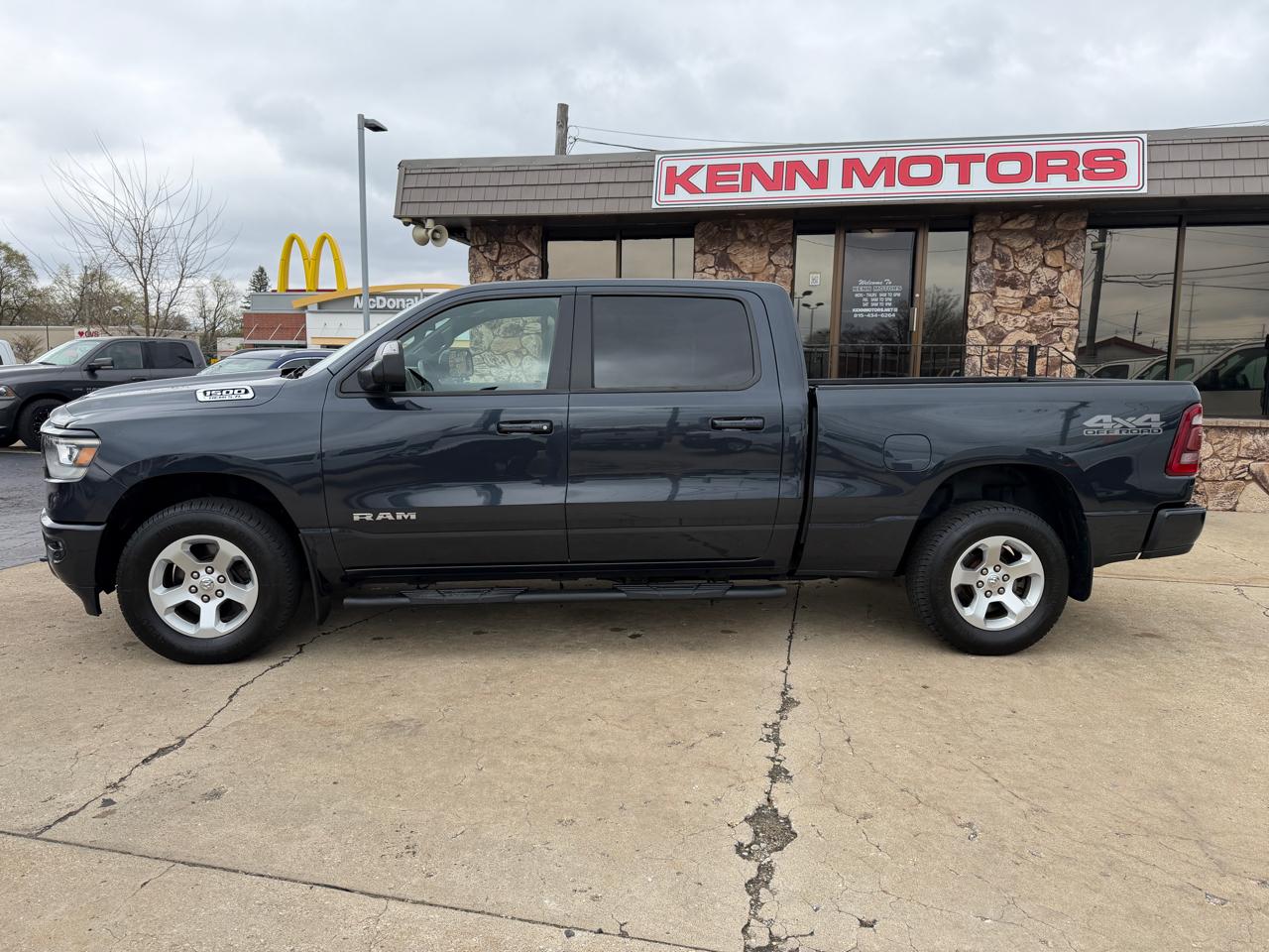 RAM 1500 Big Horn/Lone Star 4x4 Crew Cab 6'4" Box 2019