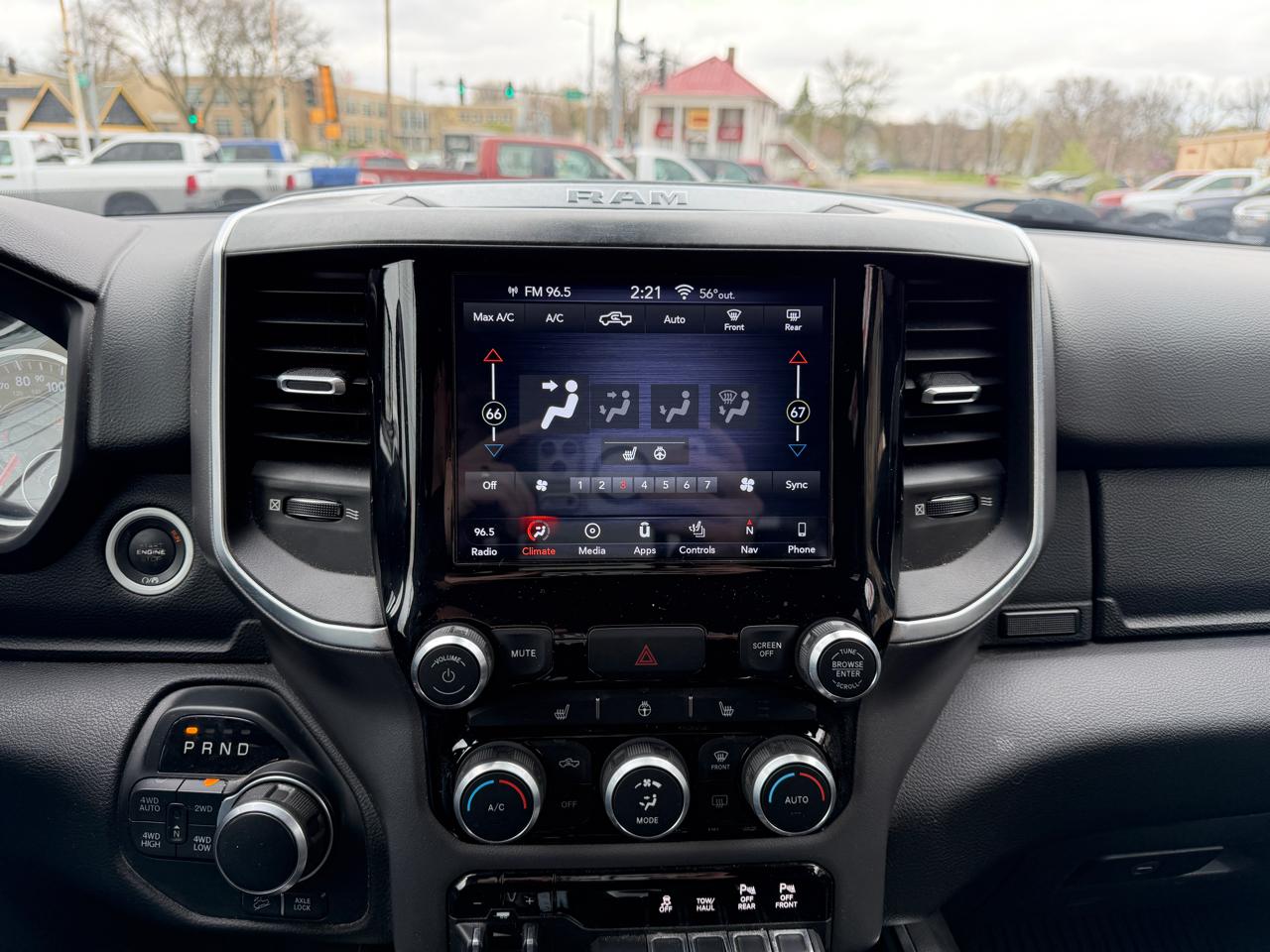 RAM 1500 Big Horn/Lone Star 4x4 Crew Cab 6'4" Box 2019