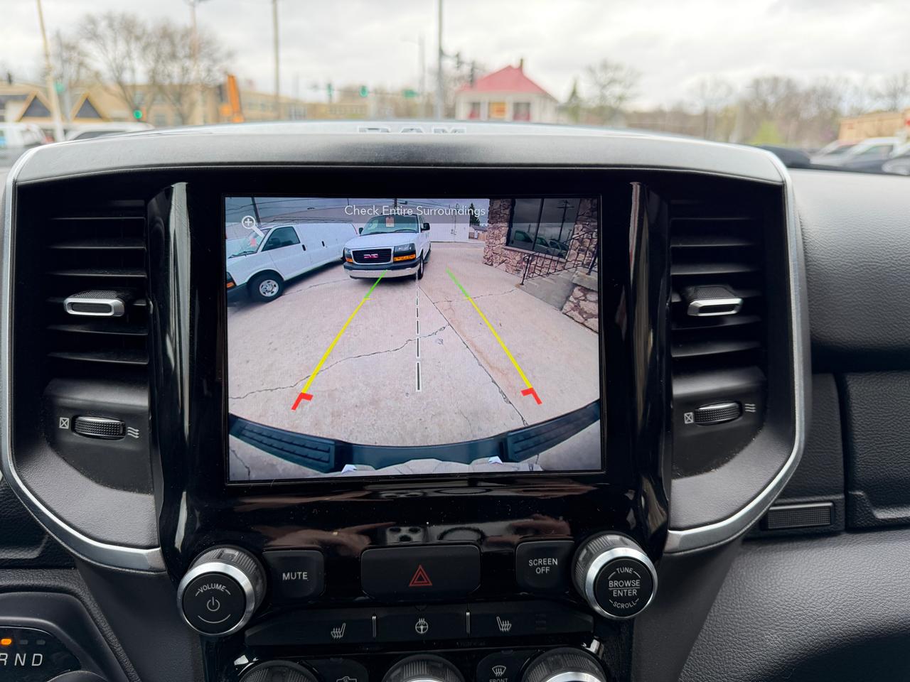 RAM 1500 Big Horn/Lone Star 4x4 Crew Cab 6'4" Box 2019