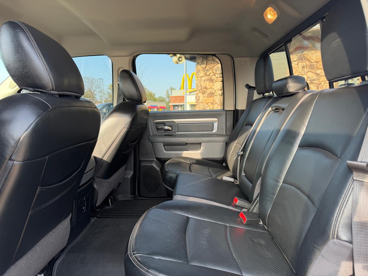 RAM 1500 4WD Crew Cab 140.5" Big Horn 2015