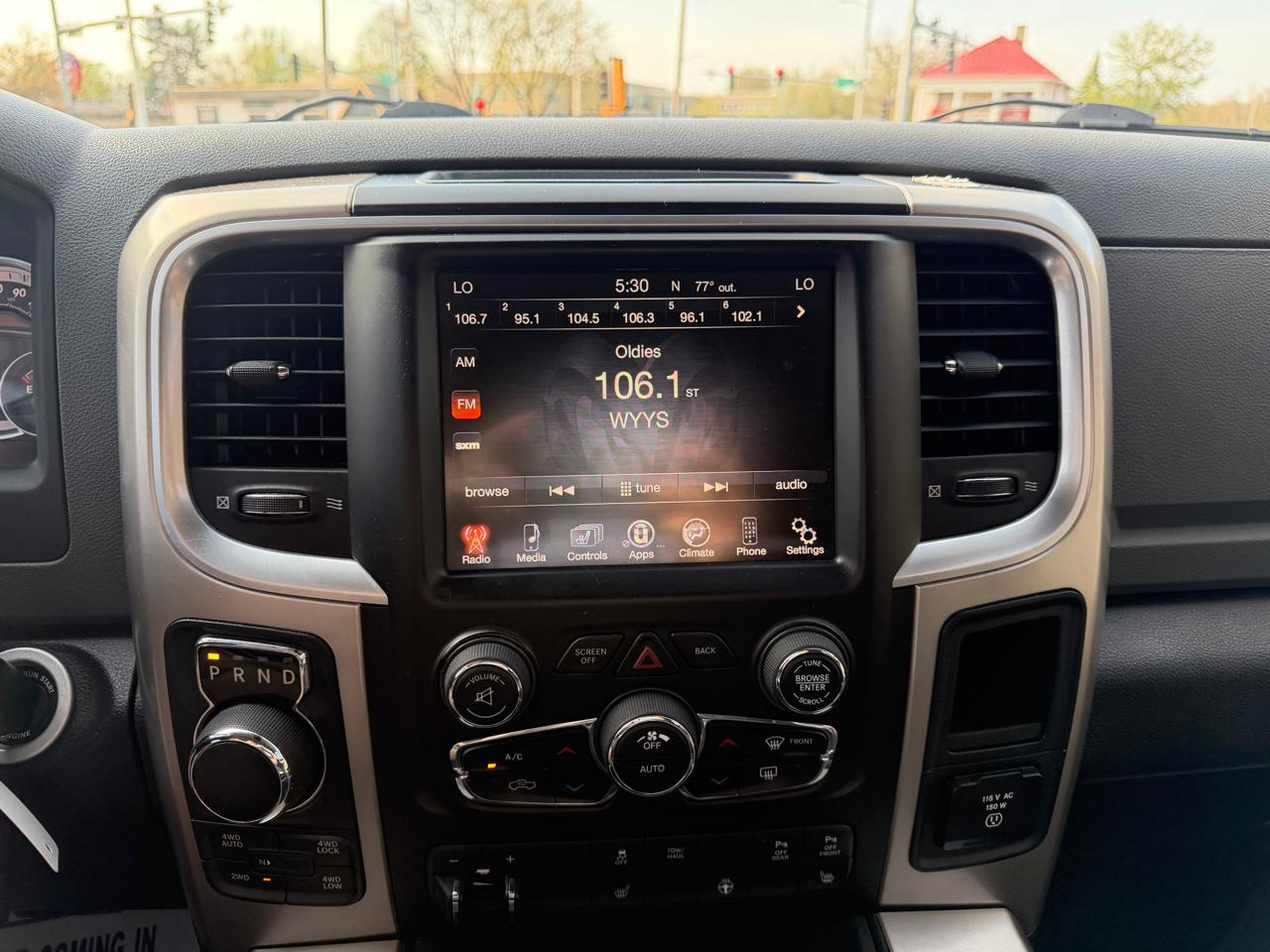 RAM 1500 4WD Crew Cab 140.5" Big Horn 2015