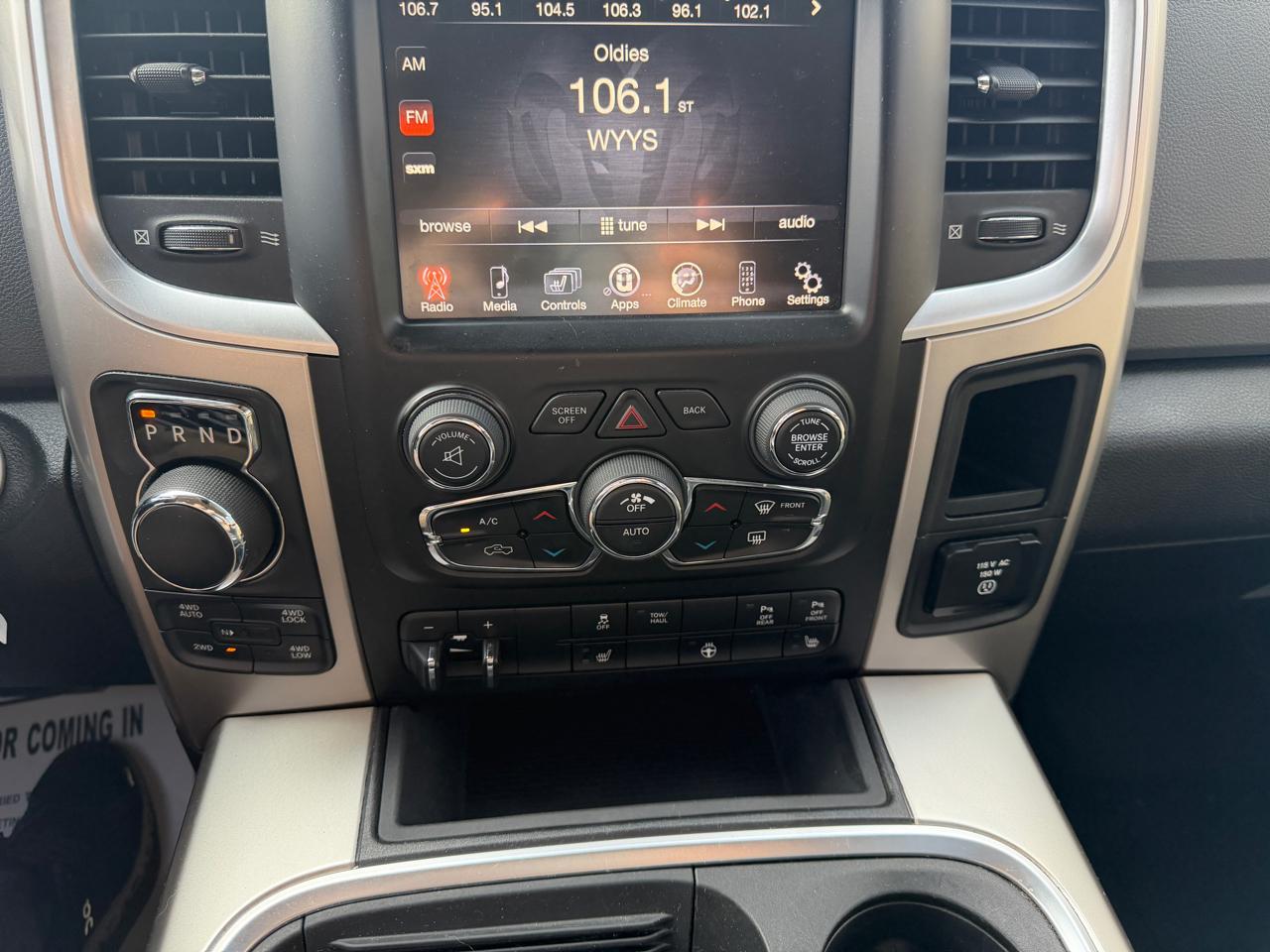 RAM 1500 4WD Crew Cab 140.5" Big Horn 2015