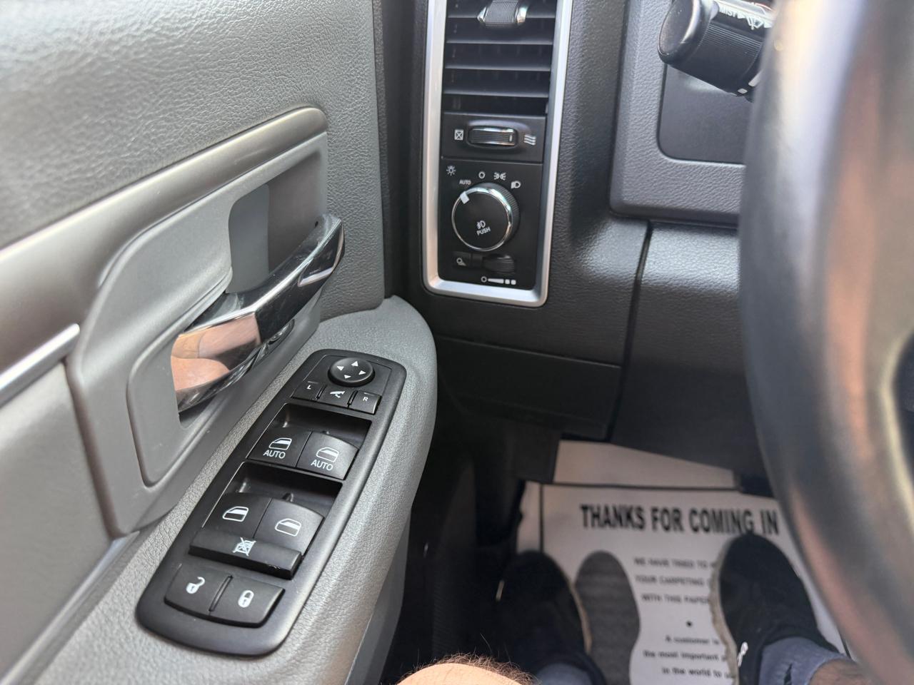 RAM 1500 4WD Crew Cab 140.5" Big Horn 2015