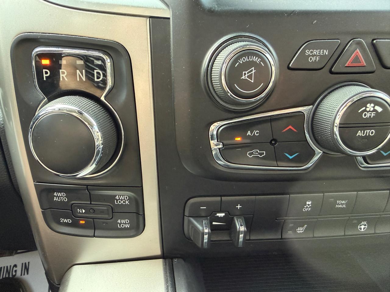 RAM 1500 4WD Crew Cab 140.5" Big Horn 2015