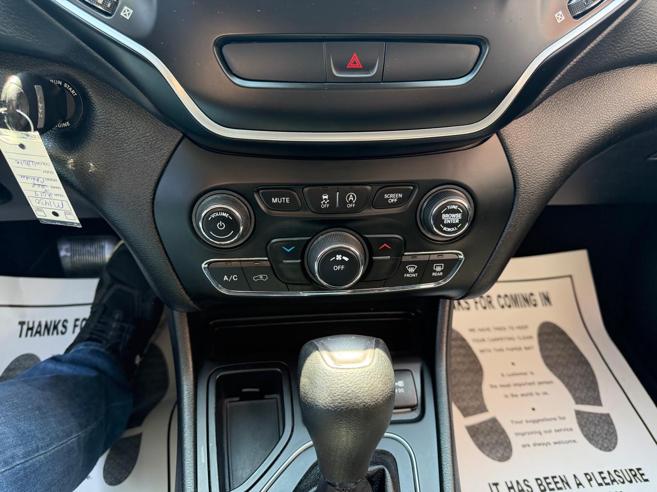 Jeep Cherokee Latitude FWD 2019