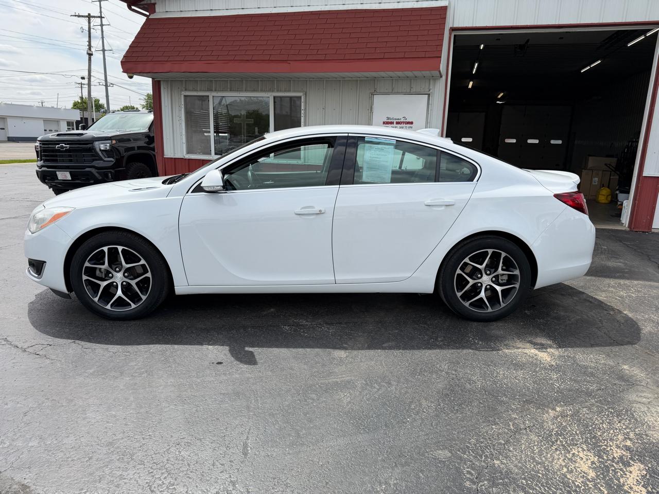 Buick Regal 4dr Sdn Sport Touring FWD 2017