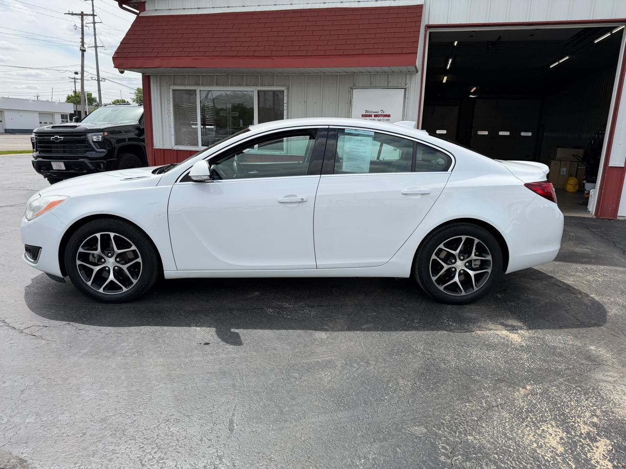 Buick Regal 4dr Sdn Sport Touring FWD 2017