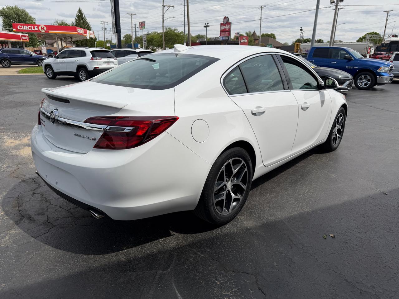 Buick Regal 4dr Sdn Sport Touring FWD 2017