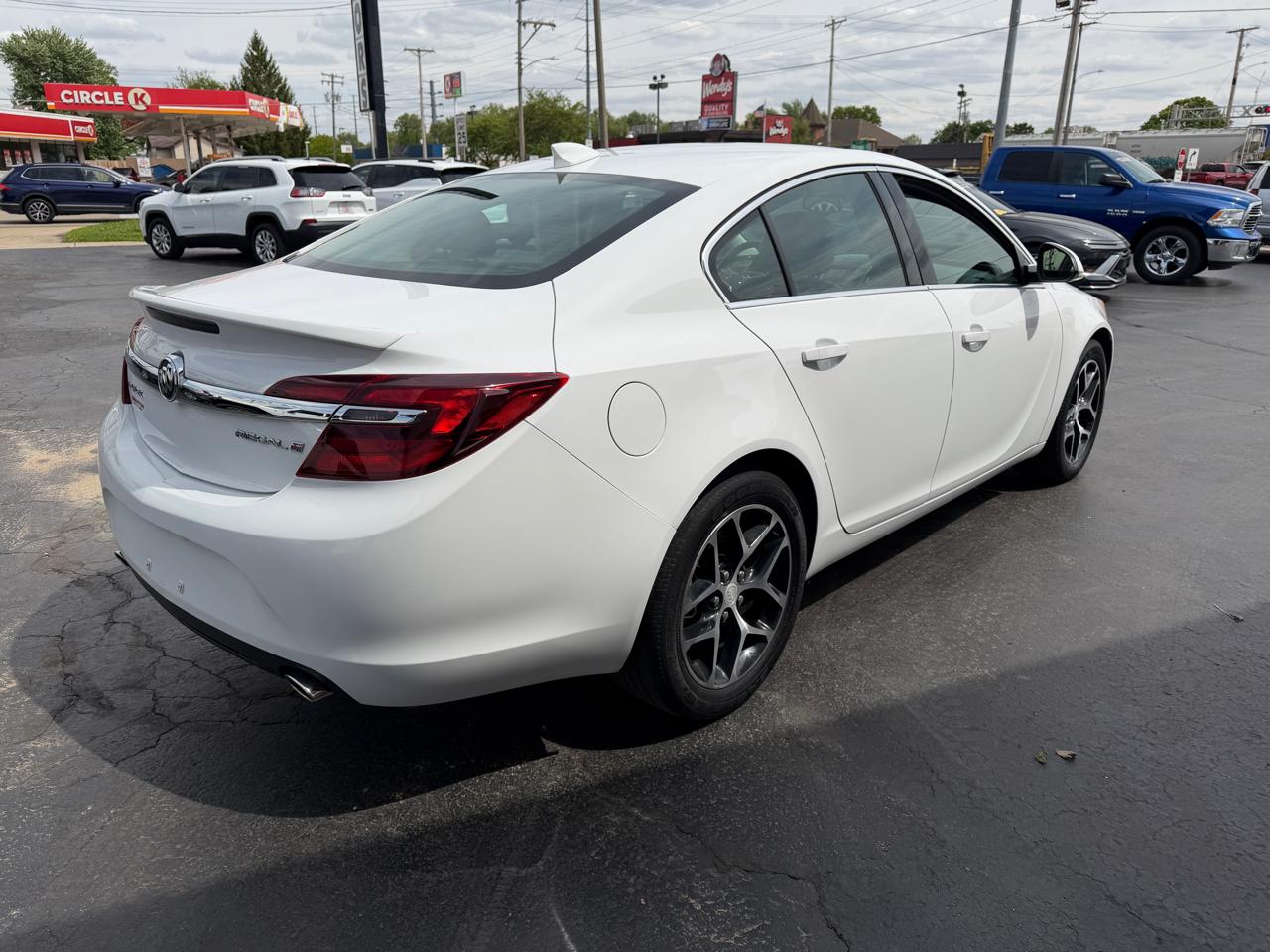 Buick Regal 4dr Sdn Sport Touring FWD 2017
