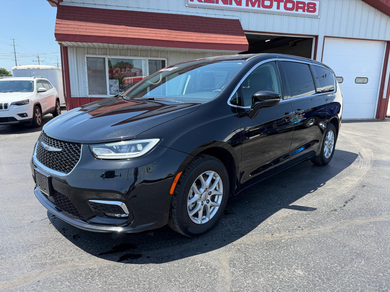Chrysler Pacifica Touring L FWD 2024