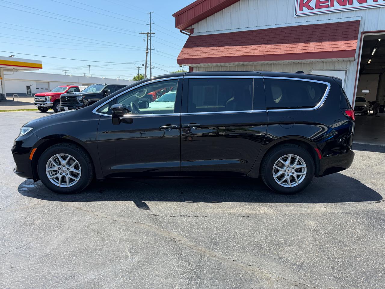 Chrysler Pacifica Touring L FWD 2024