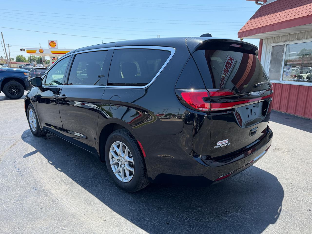 Chrysler Pacifica Touring L FWD 2024