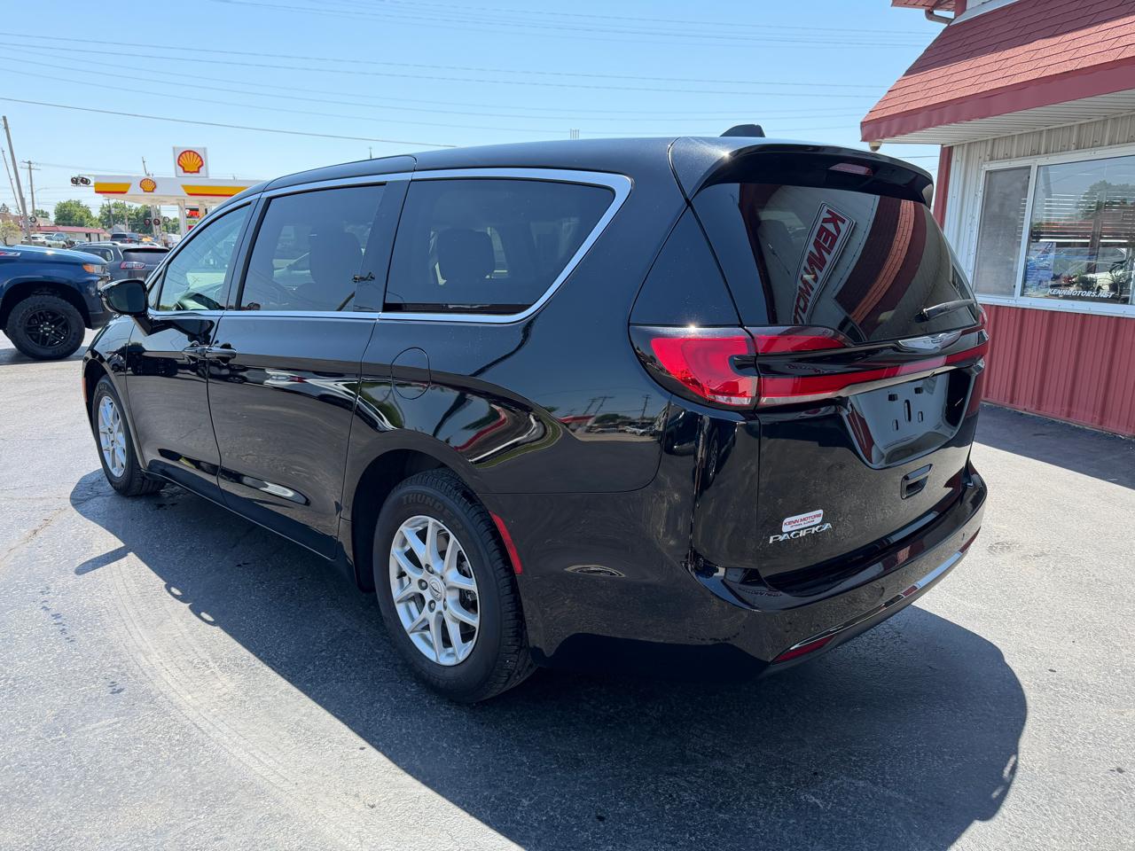 Chrysler Pacifica Touring L FWD 2024