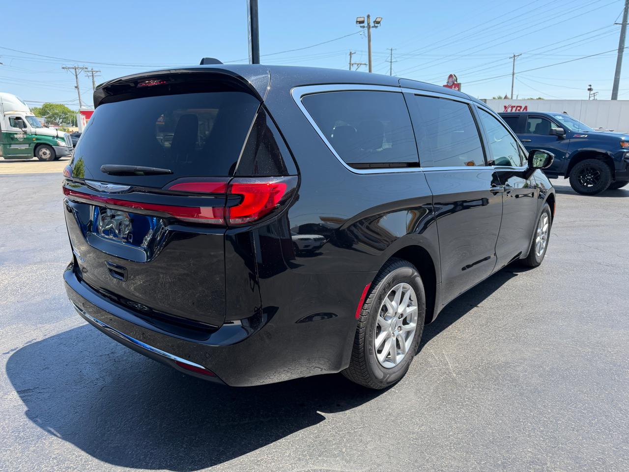 Chrysler Pacifica Touring L FWD 2024