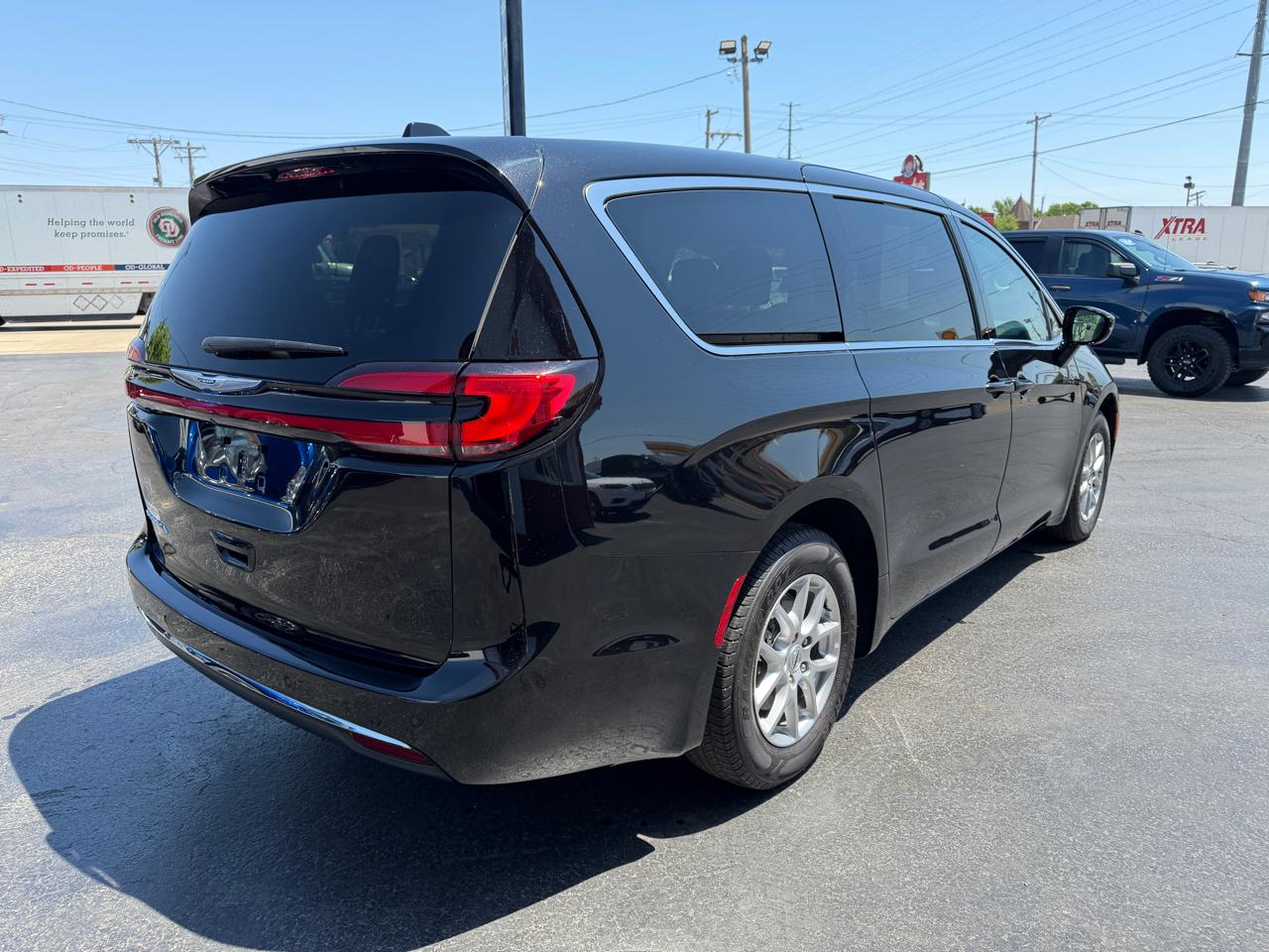 Chrysler Pacifica Touring L FWD 2024