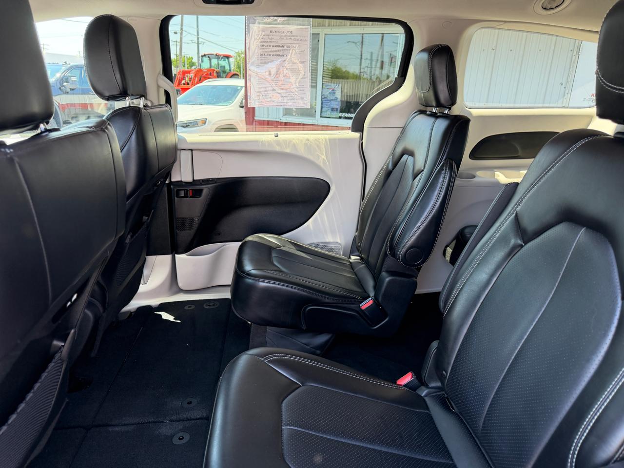 Chrysler Pacifica Touring L FWD 2024