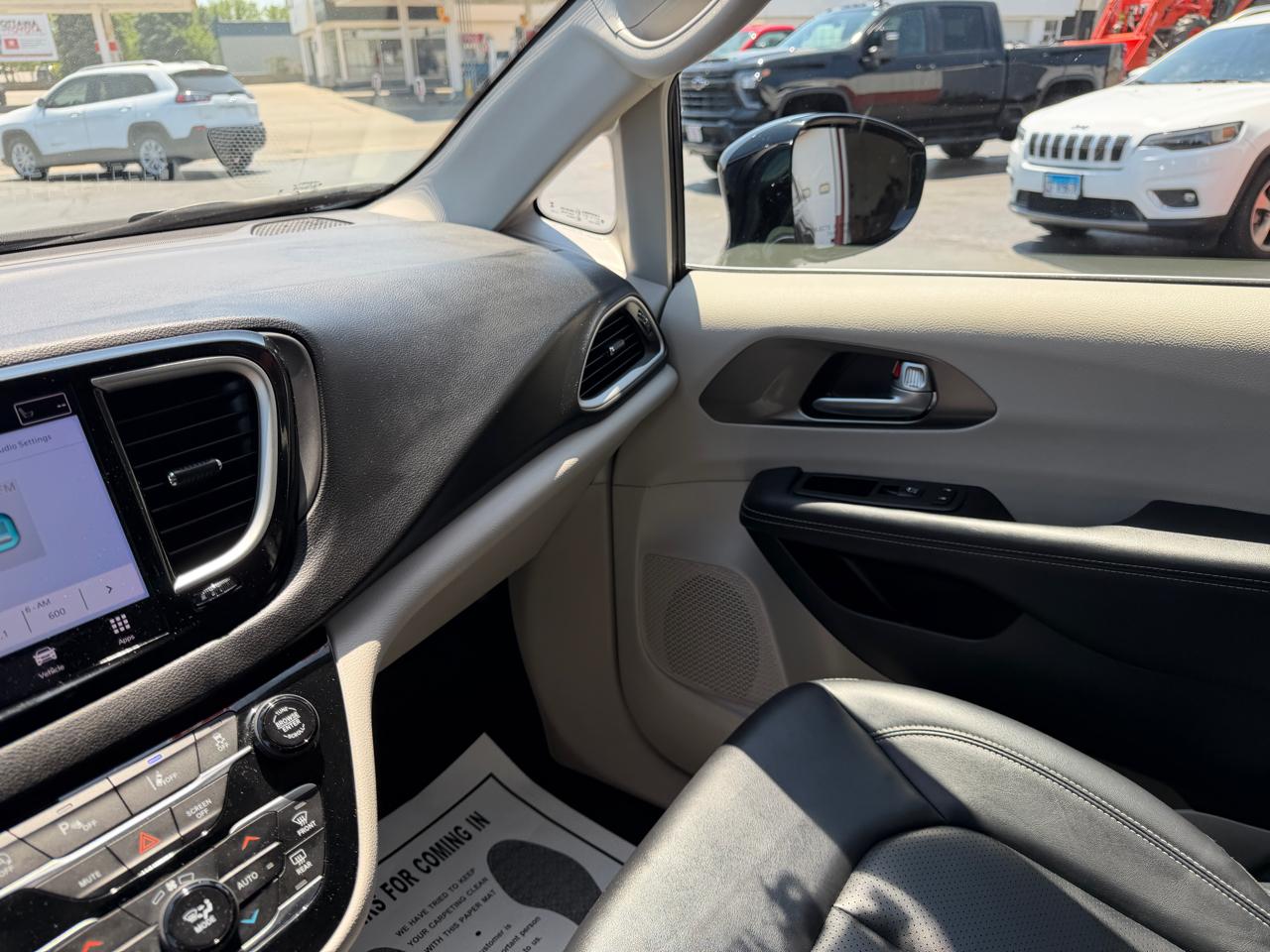 Chrysler Pacifica Touring L FWD 2024