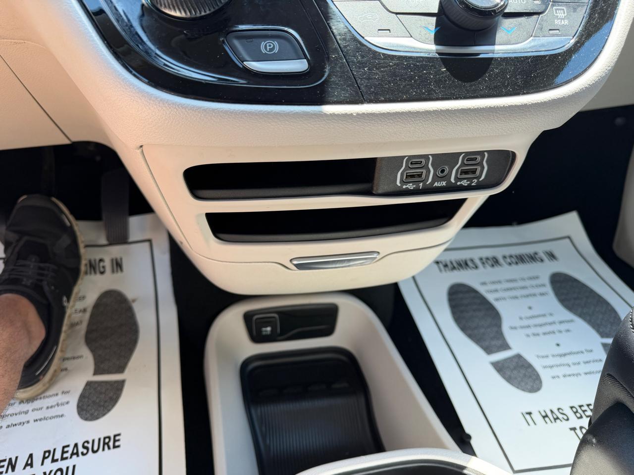 Chrysler Pacifica Touring L FWD 2024
