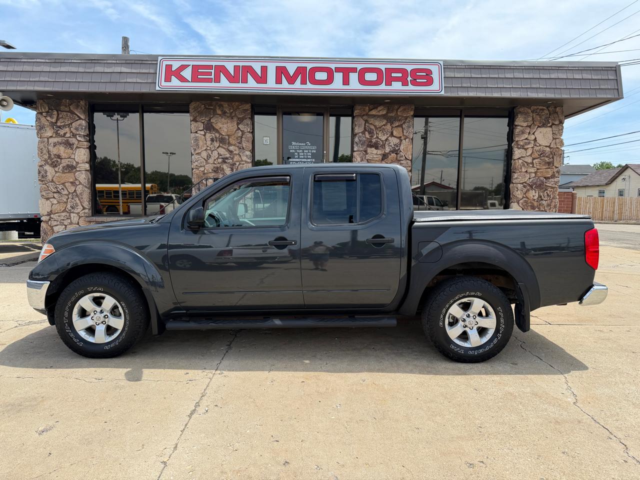 Nissan Frontier 4WD Crew Cab SWB Auto SV 2011