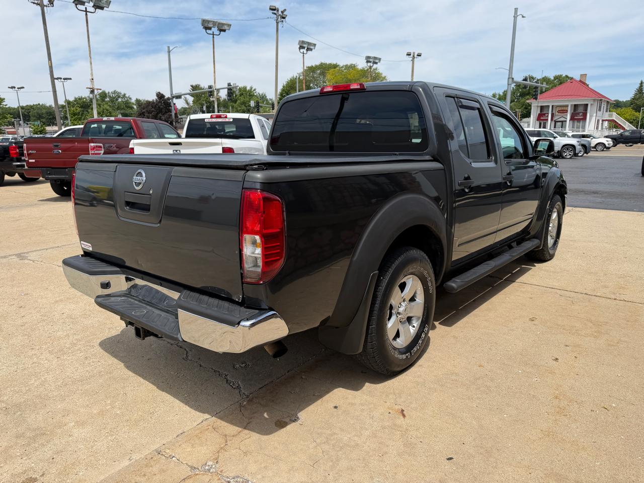 Nissan Frontier 4WD Crew Cab SWB Auto SV 2011