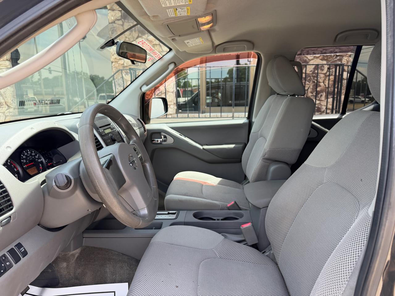 Nissan Frontier 4WD Crew Cab SWB Auto SV 2011