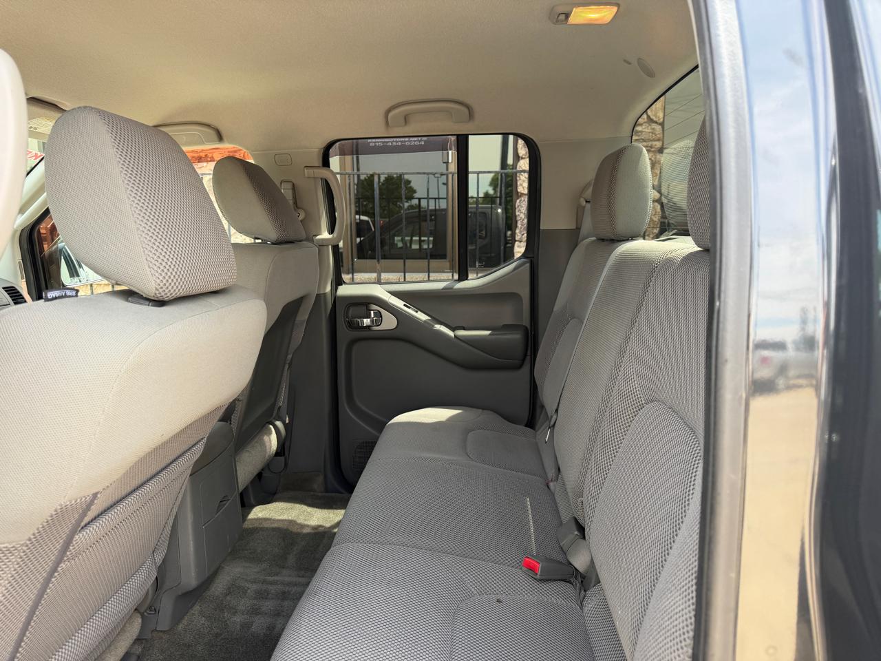 Nissan Frontier 4WD Crew Cab SWB Auto SV 2011