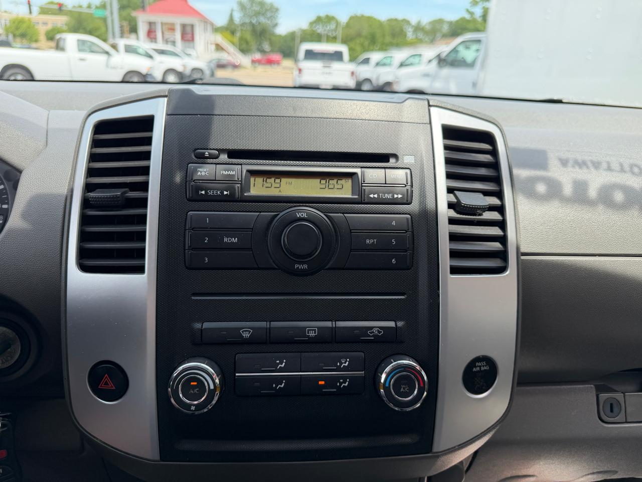 Nissan Frontier 4WD Crew Cab SWB Auto SV 2011