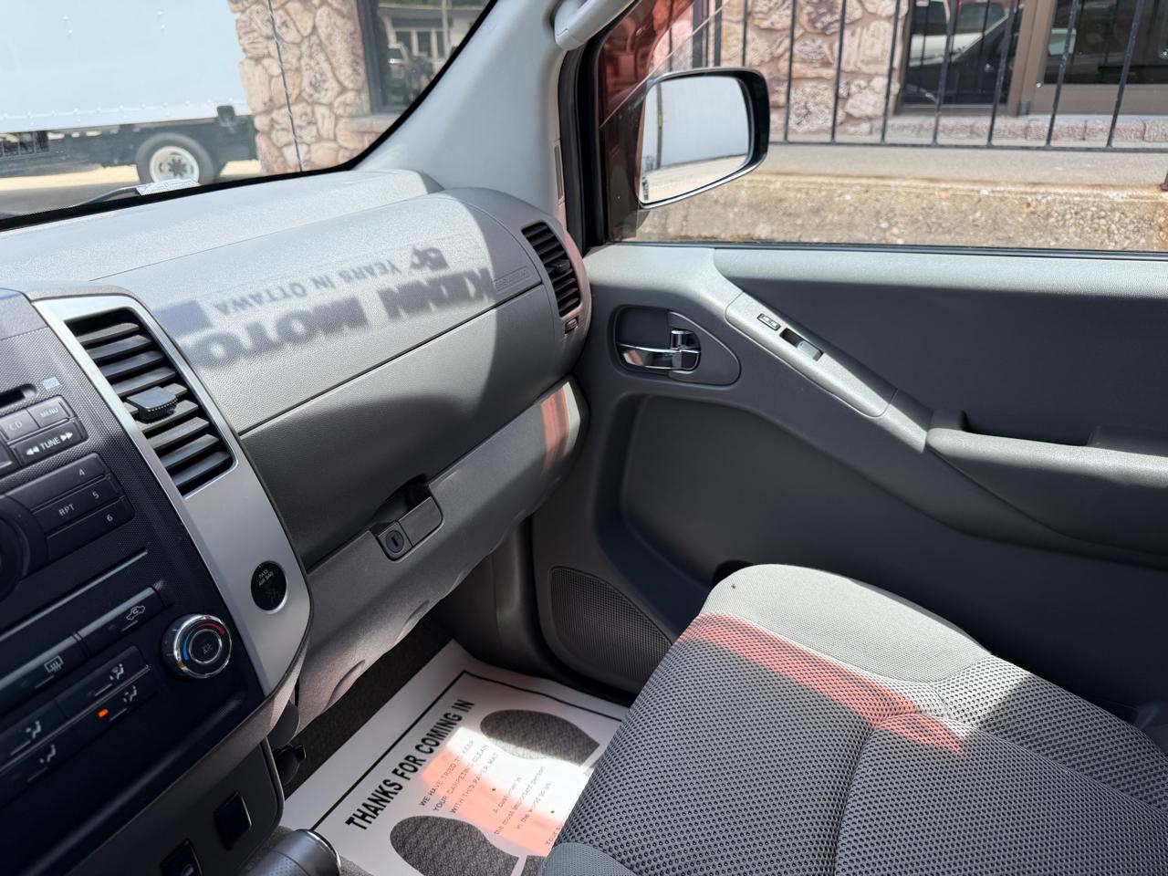 Nissan Frontier 4WD Crew Cab SWB Auto SV 2011