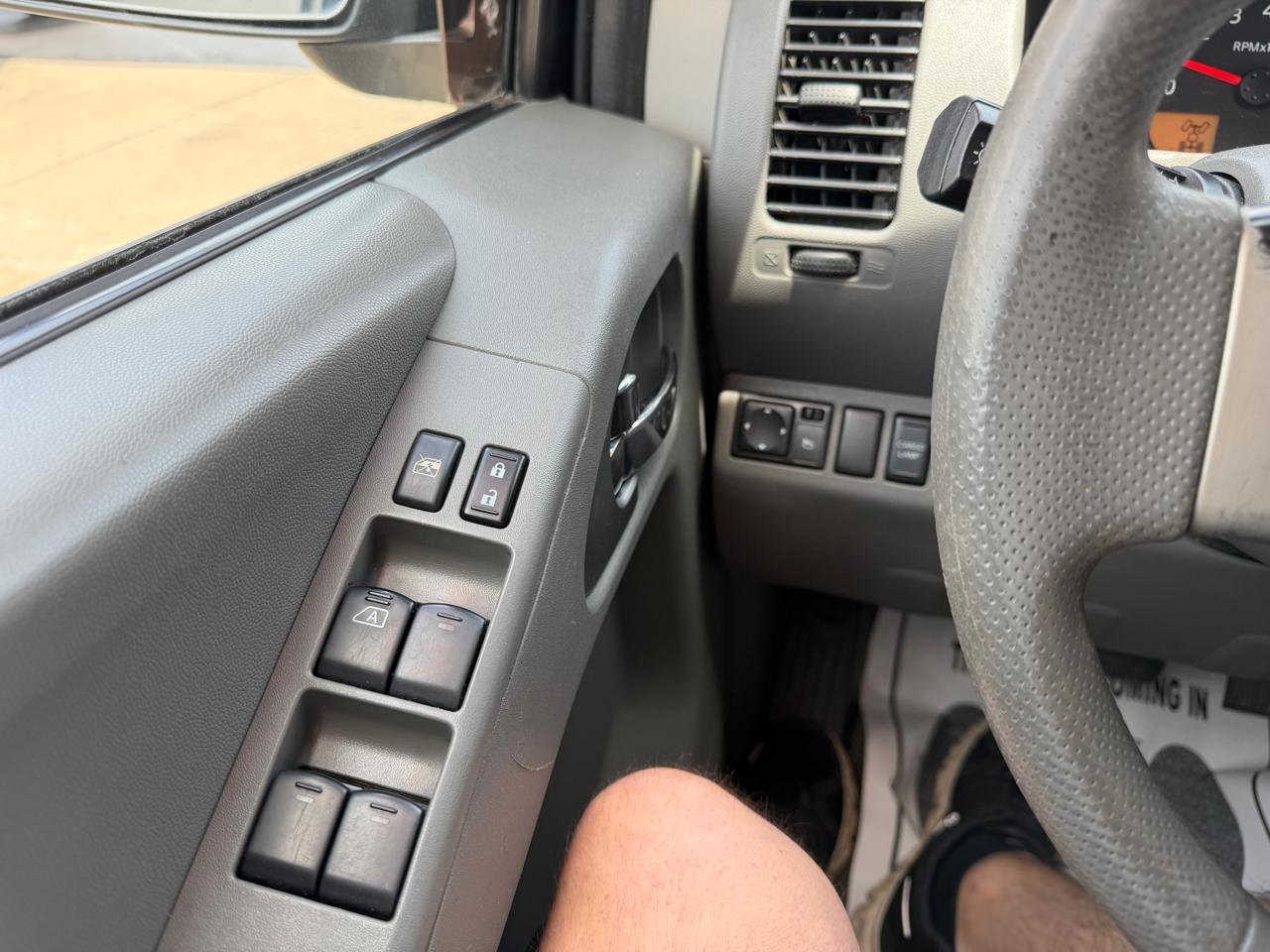 Nissan Frontier 4WD Crew Cab SWB Auto SV 2011