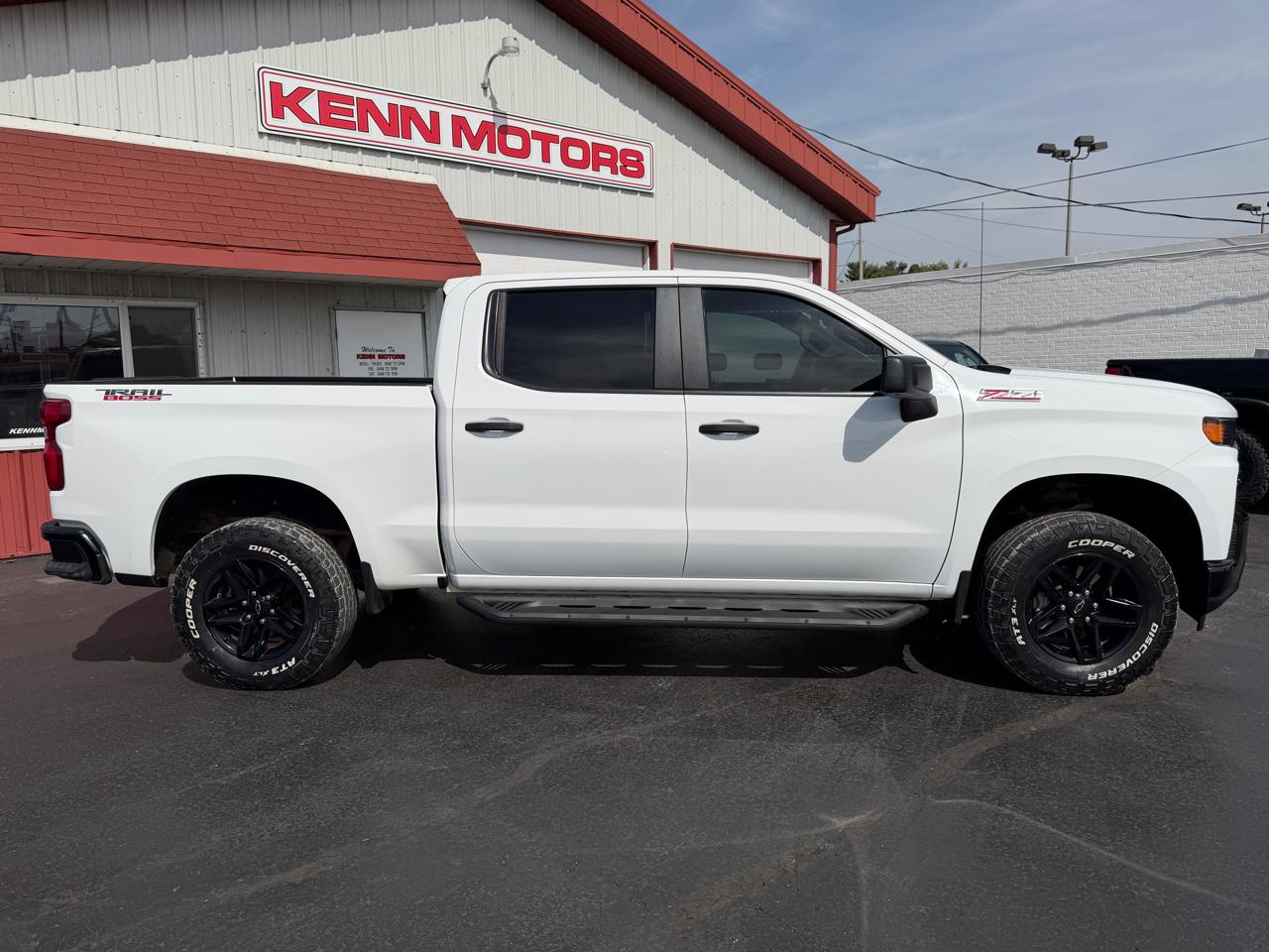 Chevrolet Silverado 1500 4WD Crew Cab 147" Custom Trail Boss 2019
