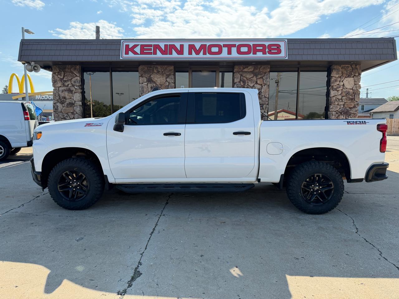 Chevrolet Silverado 1500 4WD Crew Cab 147" Custom Trail Boss 2019