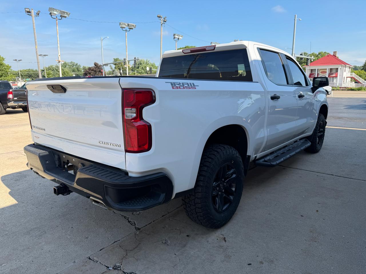 Chevrolet Silverado 1500 4WD Crew Cab 147" Custom Trail Boss 2019