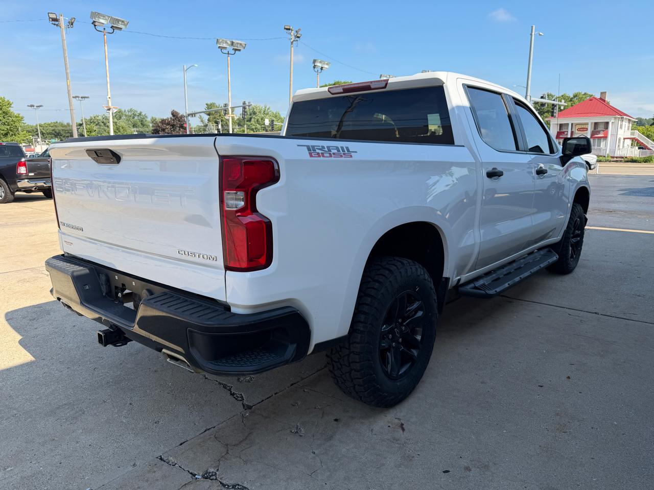 Chevrolet Silverado 1500 4WD Crew Cab 147" Custom Trail Boss 2019
