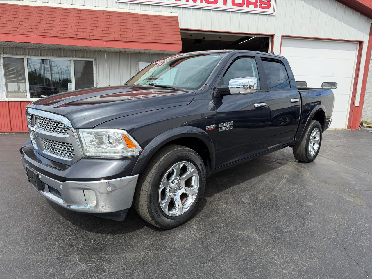 RAM 1500 Laramie 4x4 Crew Cab 5'7" Box 2017