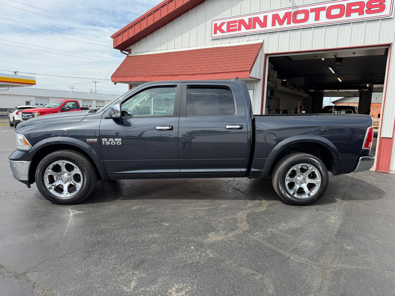 RAM 1500 Laramie 4x4 Crew Cab 5'7" Box 2017