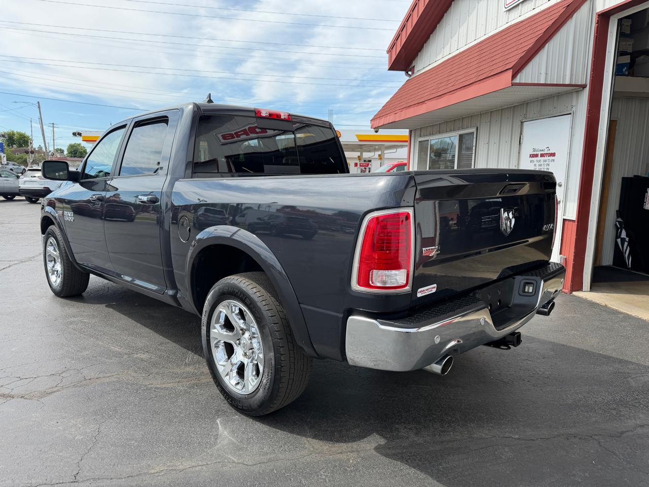 RAM 1500 Laramie 4x4 Crew Cab 5'7" Box 2017