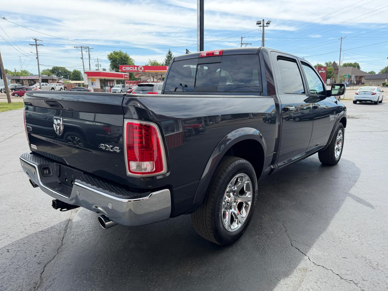 RAM 1500 Laramie 4x4 Crew Cab 5'7" Box 2017