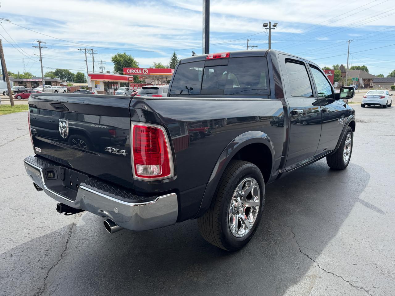 RAM 1500 Laramie 4x4 Crew Cab 5'7" Box 2017