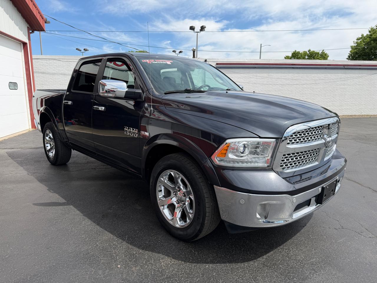 RAM 1500 Laramie 4x4 Crew Cab 5'7" Box 2017