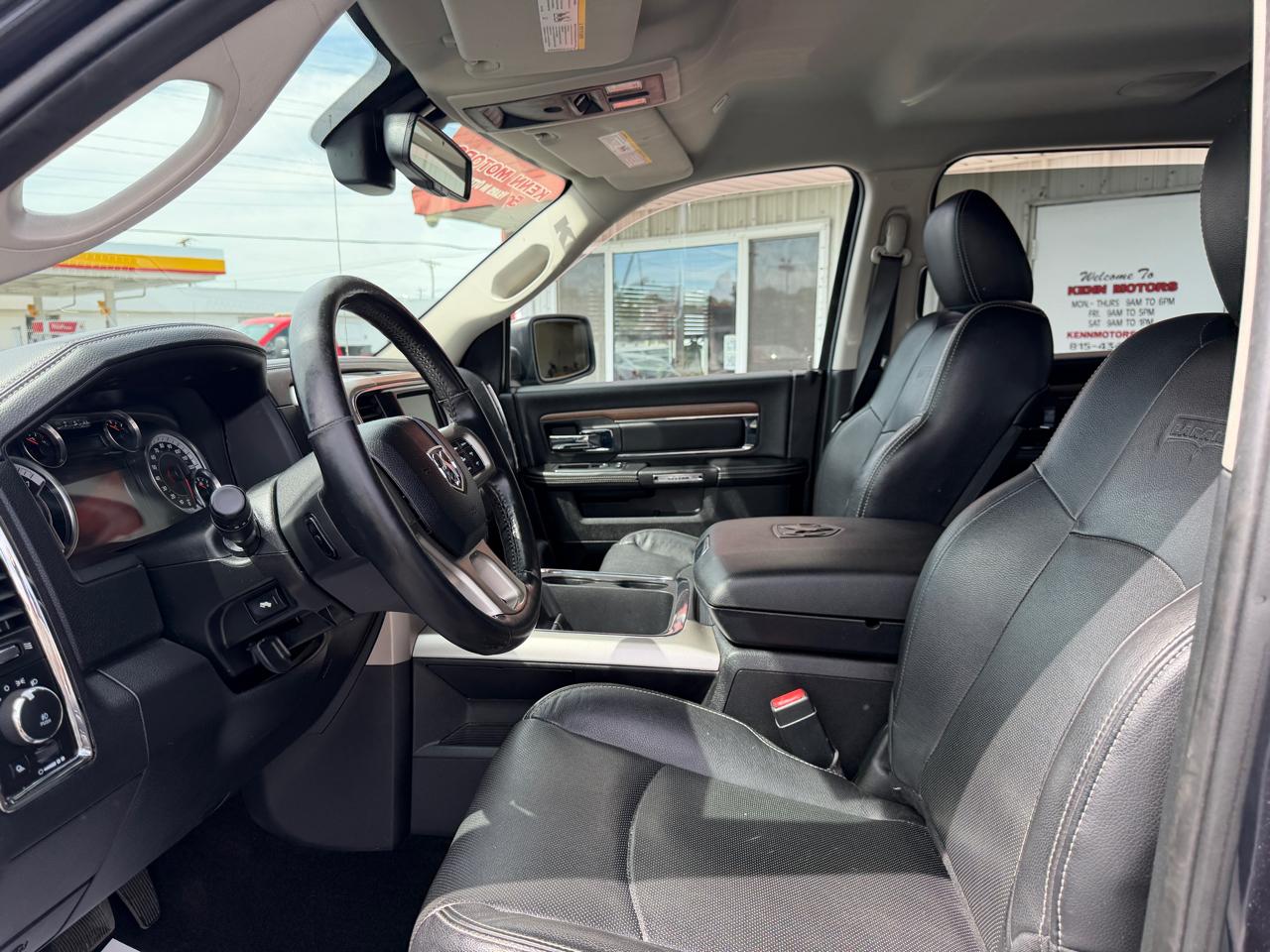 RAM 1500 Laramie 4x4 Crew Cab 5'7" Box 2017