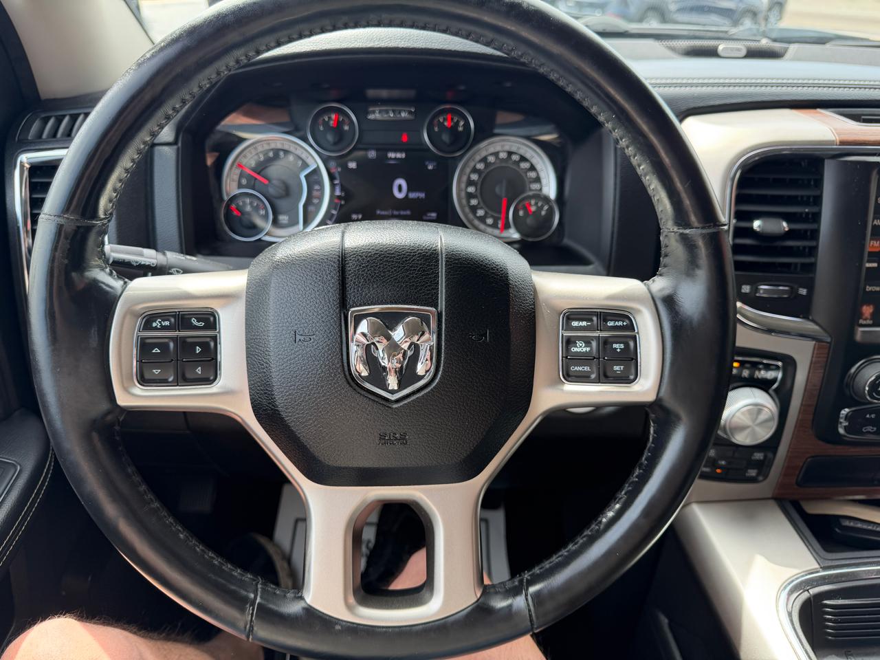 RAM 1500 Laramie 4x4 Crew Cab 5'7" Box 2017