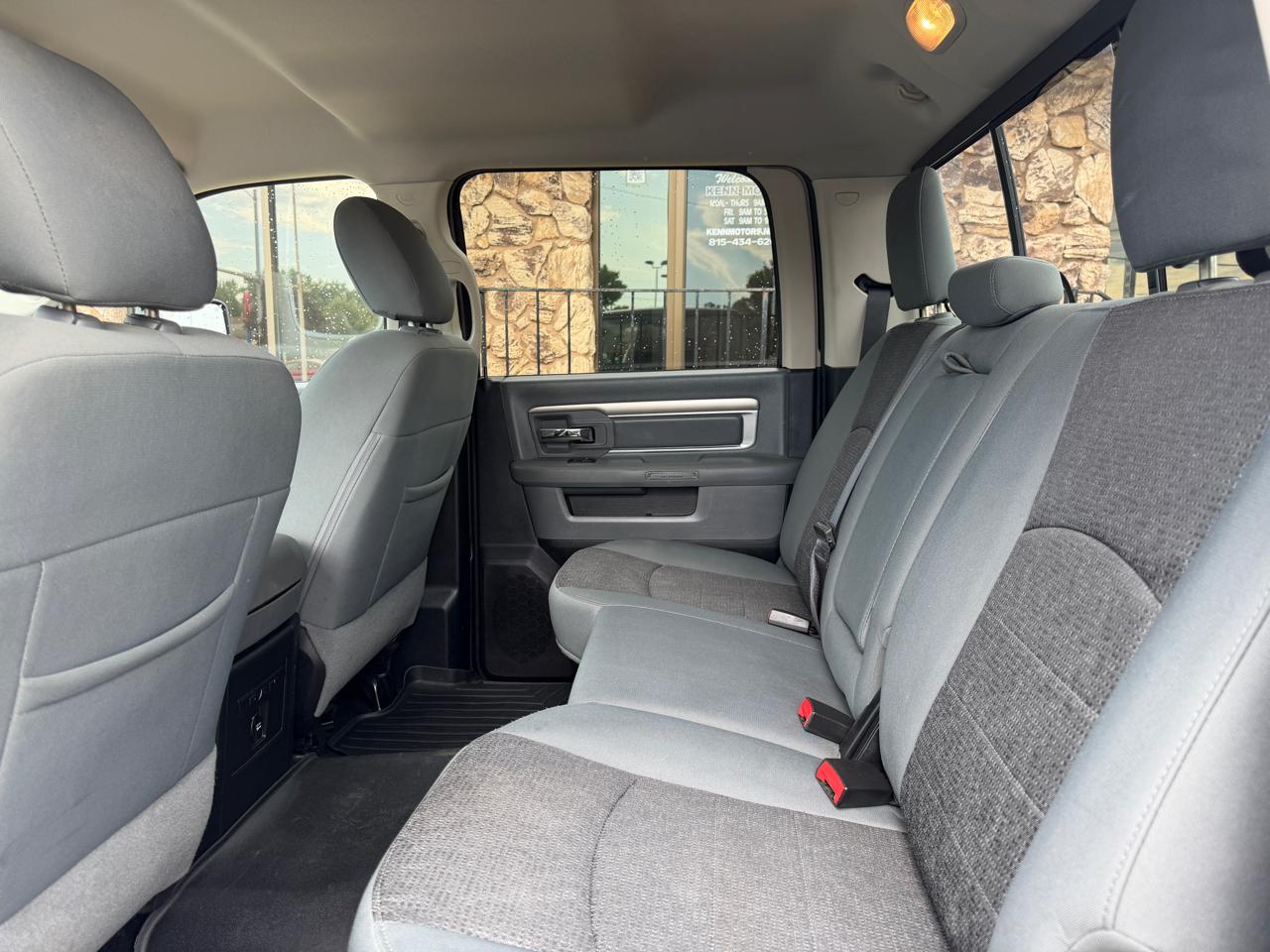 RAM 1500 4WD Crew Cab 140.5" Big Horn 2016