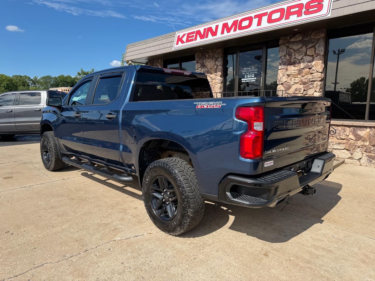 Chevrolet Silverado 1500 4WD Crew Cab 147" Custom Trail Boss 2019