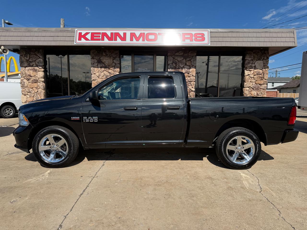 RAM 1500 Express 4x4 Quad Cab 6'4" Box 2017