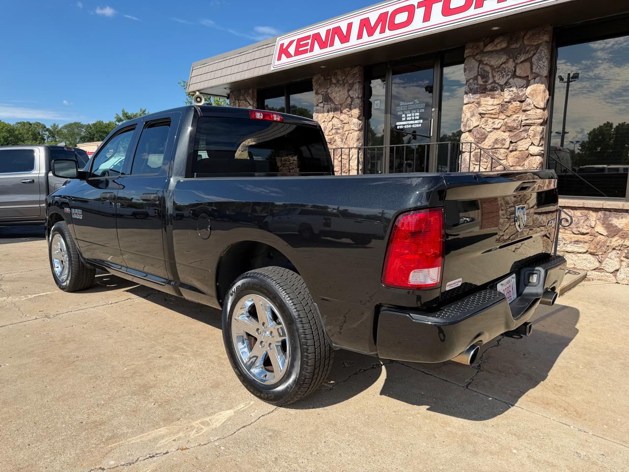 RAM 1500 Express 4x4 Quad Cab 6'4" Box 2017