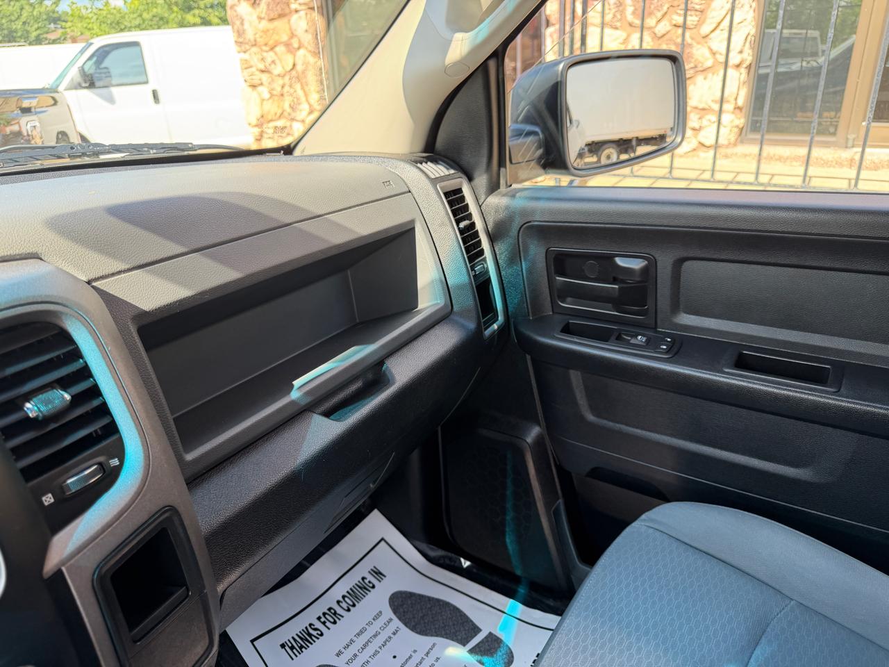 RAM 1500 Express 4x4 Quad Cab 6'4" Box 2017