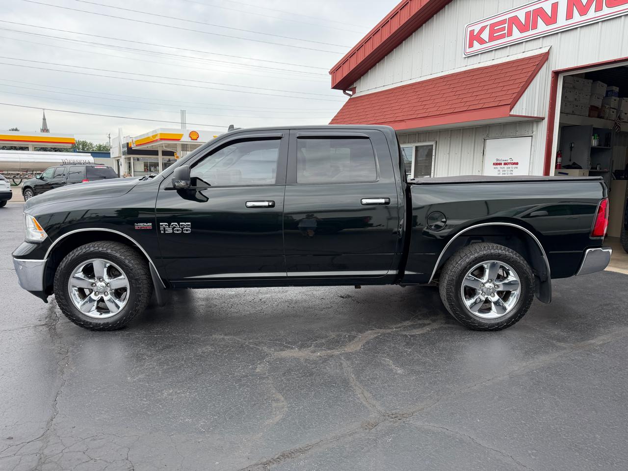 RAM 1500 Big Horn 4x4 Crew Cab 5'7" Box 2017