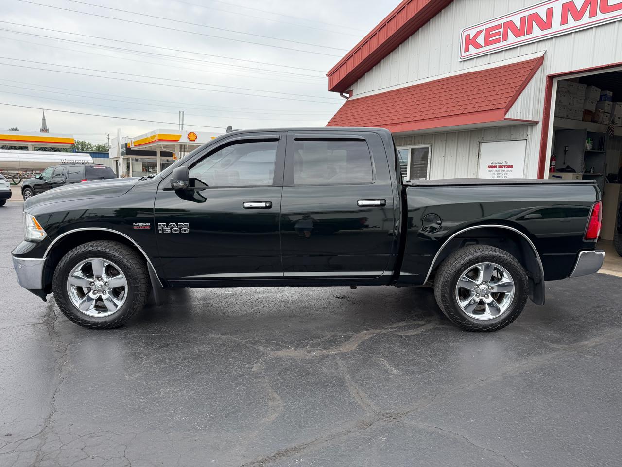 RAM 1500 Big Horn 4x4 Crew Cab 5'7" Box 2017