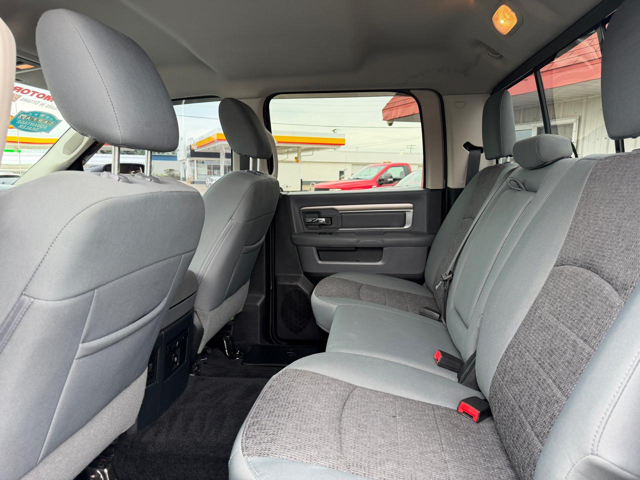 RAM 1500 Big Horn 4x4 Crew Cab 5'7" Box 2017